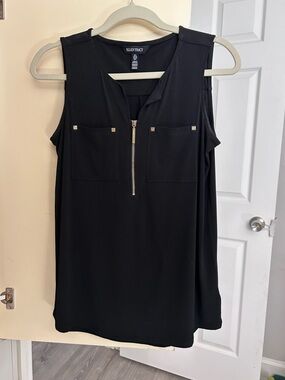 Women’s Small Ellen Tracy Sleeveless Blouse with Pockets